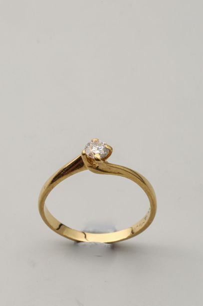 null Solitaire ring in 18k yellow gold set with a diamond of about 0.20 carat - Gross...