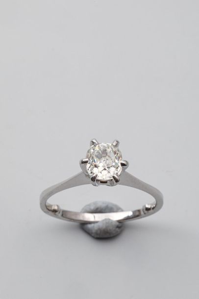 null Solitaire ring in white gold cushion cut diamond Old cut of about 0.80 ct Gross...