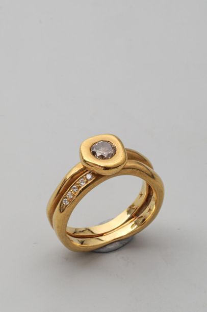 null Double ring in 18k yellow gold with a line of small diamonds surmounted by a...