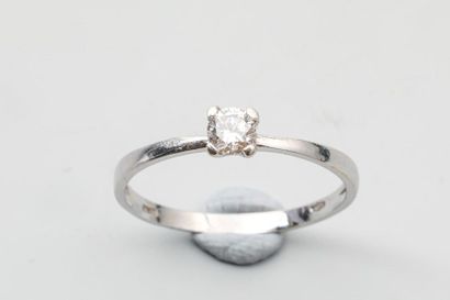 null Solitaire ring in white gold diamond of about 0.20ct Gross weight 1.18g TDD...