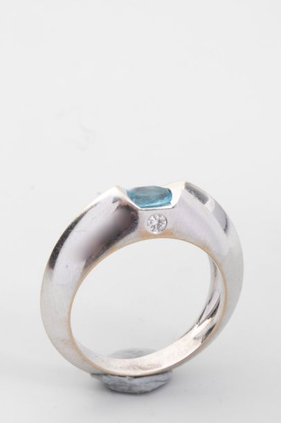 null PIAGET Ring in 18k white gold set with a blue topaz and a small diamond Signed...