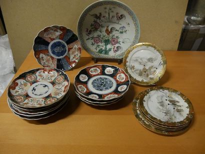 null LOT d'assiettes en porcelaine polychromes dont assiettes IMARI