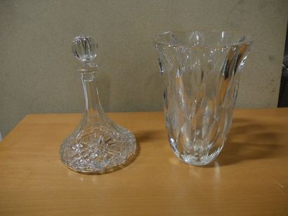 null Lot comprising a SAINT LOUIS decanter and a translucent glass vase