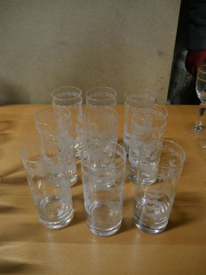 null Manette de verres dont carafes, verres à vin et verres à eau et coupes en verre...