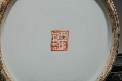 null CHINA, Minguo period (1912-1949), apocryphal mark of Qian Long on the reverse....