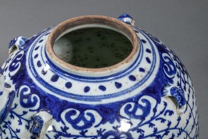 null CHINA, 19th century. Large blue-white enamelled stoneware covered jug. Decoration...