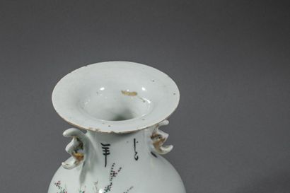 null CHINA, 20th century. Mark on the reverse side. Baluster vase in polychrome enamelled...