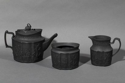 null Trois pièces en porcelaine de Wedgwood noire,Théière, Sucrier, Pot à lait, Grande-Bretagne,...
