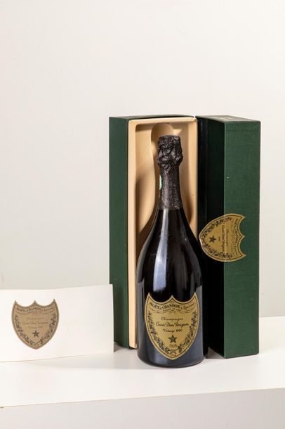 null 1 bottle of champagne DOM PERIGNON 1990- Möet et Chandon. In his box (dirt)