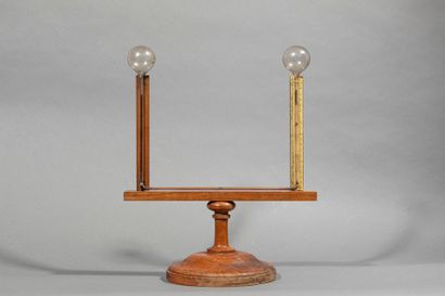 null Thermomètre Différentiel en bois clair et verre soufflé,signé Griner, à Munich...