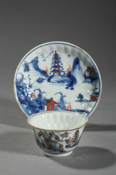 null JAPON, XIXème siècle, porcelaine Imari . Lot de 2 pièces comprenant un bol (haut:...