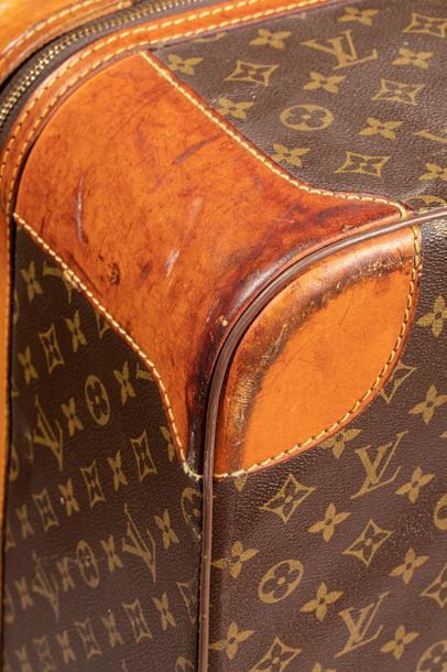 null Louis VUITTON Valise "Airbus" en toile Monogram et cuir naturel, fermeture éclair...