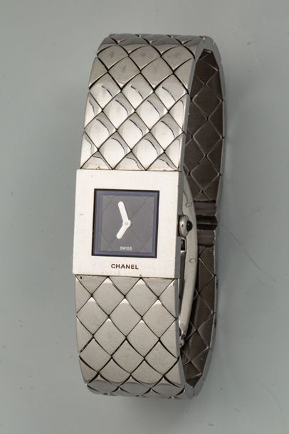null CHANEL MATELASSEE BRACE LET DE DAME WATCH, Square steel case, crown set with...