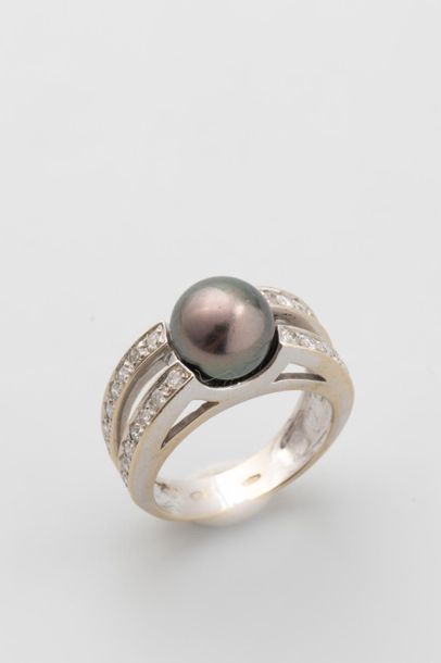 null 18k white gold ring with diamonds and a pearl - PB: 7,4 g - TDD: 52