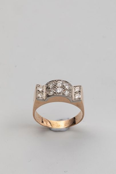 null Tank ring in 750mm yellow gold paved with two lines of diamonds, Art Deco Period,...