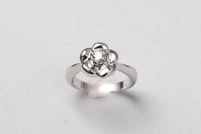 null Flower ring in plain white gold with one brilliant cut diamond in the centre....