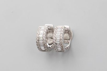 null Pair of 18k white gold earrings set with brilliant-cut diamonds and baguettes...