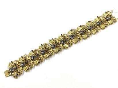 null Beau bracelet ancien en or jaune 18k à maillons articulés en forme de papillons...