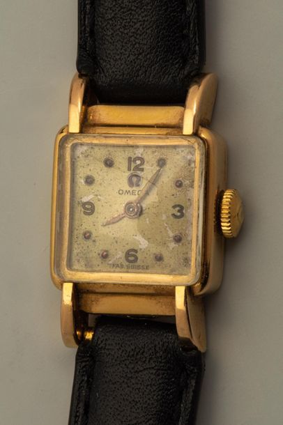 null OMEGA - Petite montre bracelet - Boitier quadragulaire en or jaune 18k - Bracelet...