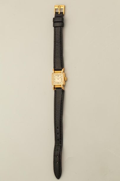 null OMEGA - Petite montre bracelet - Boitier quadragulaire en or jaune 18k - Bracelet...