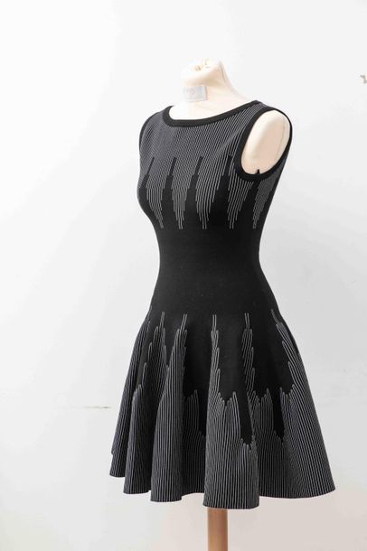 null  ALAIA - robe noire taille 36/38 - Très bon état