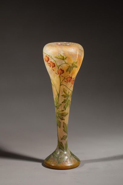 null DAUM - Vase soliflore à col évasé en verre multicouche à décors dégagé à l'acide...
