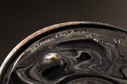 null DAUM - Vase ovoïde en cristal translucide soufflé dans une monture en fer forgépeut...