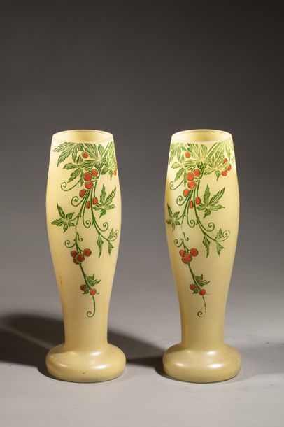 null LEGRAS François-Théodore (1839-1916) - Paire de vases obus sur piédouche en...