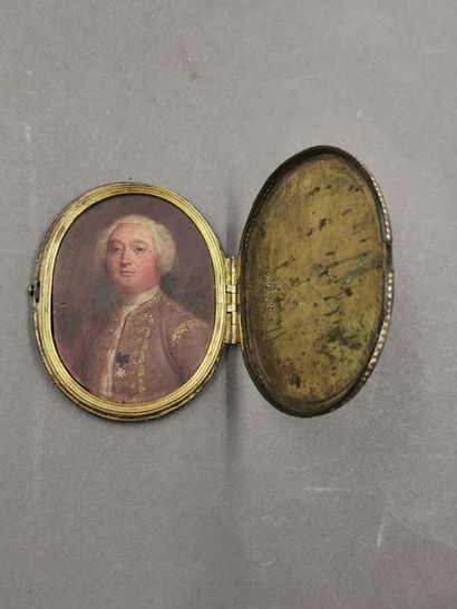 null Ecole Française début XIXe - Portrait d'homme - Miniature sur toile ovale dans...