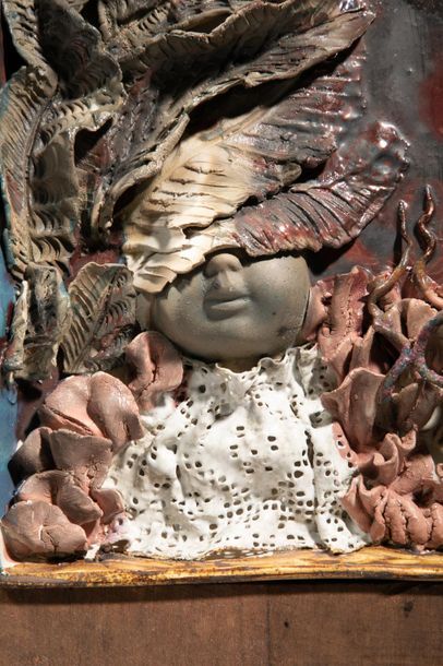null Céramique de Cracovie - Composition représentant un visage d'enfant caché par...
