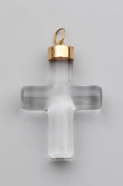 null Croix en cristal, monture en or jaune 18k - PB 17,6gr - Longueur : 4,5cm