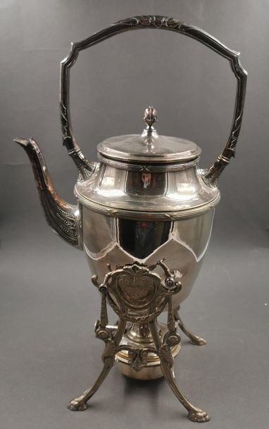Fontaine à thé en métal argenté à décor d'acanthes,...