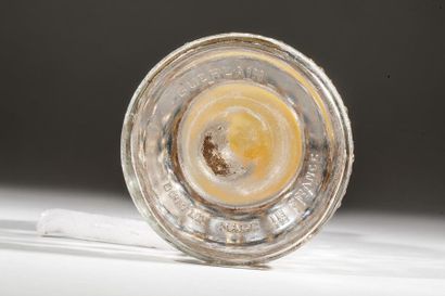 null GUERLAIN
Flacon en verre, modèle « abeilles dorées », bouchon plasti-émerisé.
Gravé...