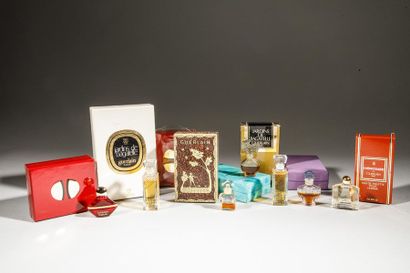 null GUERLAIN
Lot de huit miniatures homothétiques avec boîtes et Parfum d'Origine.
"Shalimar"...