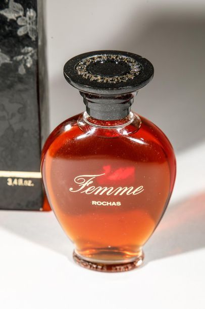 null ROCHAS « Femme »
Flacon en verre contenant 100mL d’Eau de Parfum, avec son coffret
titré...