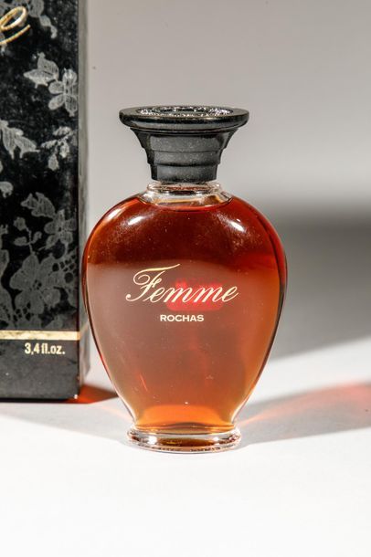 null ROCHAS « Femme »
Flacon en verre contenant 100mL d’Eau de Parfum, avec son coffret
titré...