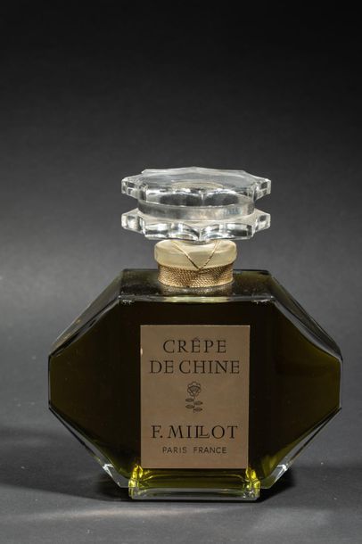 null F.MILLOT « Crêpe de Chine »
Flacon en verre géant de décoration, en forme d’encrier....
