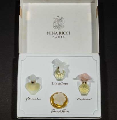 null NINA RICCI
Coffret comprenant 4 miniatures homothétiques, « L’Air du Temps »,
«...