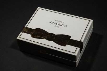 null NINA RICCI
Coffret comprenant 4 miniatures homothétiques, « L’Air du Temps »,
«...