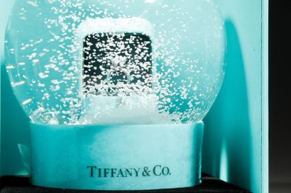 null TIFFANY CO - Boule de neige figurant un solitaire dans son écrin - Edition Corée...