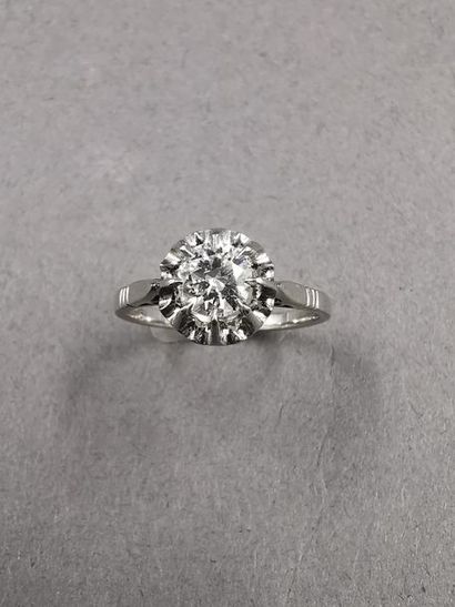 null Solitaire en platine surmonté d'un diamant de 0,55cts environ - TDD 51 - PB...