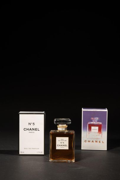 null CHANEL « N°5 »
Flacon atomiseur contenant 50mL d’Eau de Parfum d’Origine. Boîte...