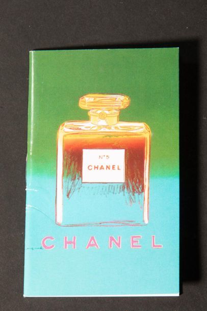null CHANEL « N°5 »
Flacon atomiseur contenant 50mL d’Eau de Parfum d’Origine. Boîte...