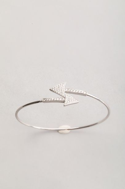 null Bracelet jonc ouvert en or blanc 18k à motif de flêches pavées de diamants -...