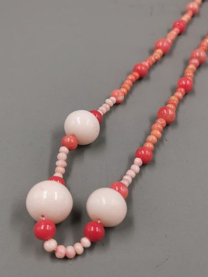 null Long collier composé de perles de corail peau d'Ange et corail rouge - Longueur...