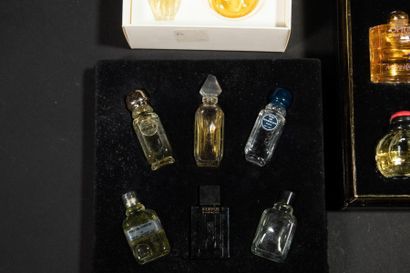 null YVES SAINT LAURENT
Coffret comprenant 4 miniatures homothétiques avec Parfum
d’Origine...