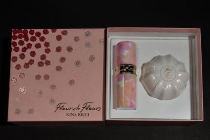 null NINA RICCI « Fleur de Fleurs »
Coffret comprenant un vaporisateur de Parfum...