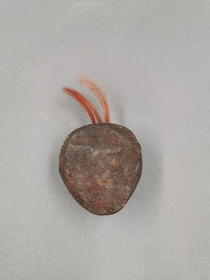 null Tête de démon.Matières mixtes.Aborigènes Nagaland. H :6cm(perle).HT :9cm