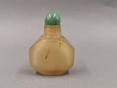 null Tabatière.Agate .Bouchon en aventurine collé postérieur. Chine .H :5cm