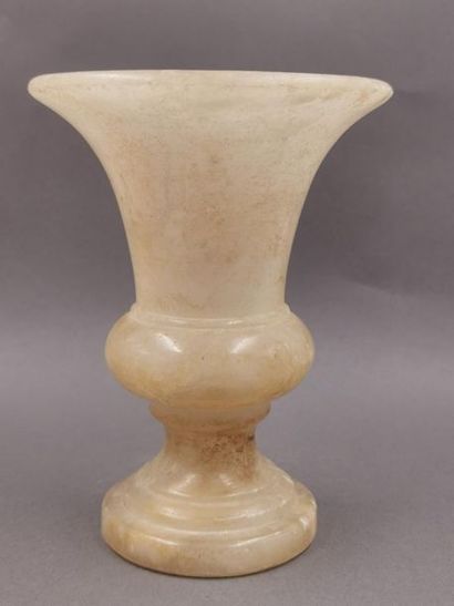 null Vase en albâtre style Médicis.XIX-XXès.H :15cm.